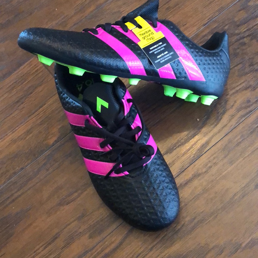 GIRLS ADIDAS SOCCER CLEATS